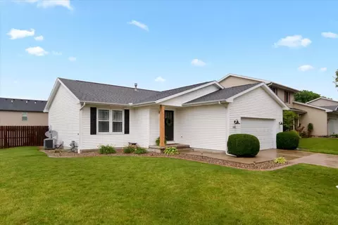 2903 Binghamton Ln, Bloomington, IL 61705