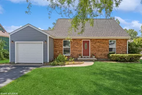 8913 Bunker Ln, Crystal Lake, IL 60014