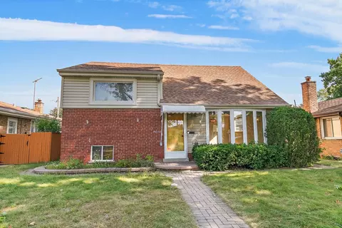 5010 Wright Ter, Skokie, IL 60077