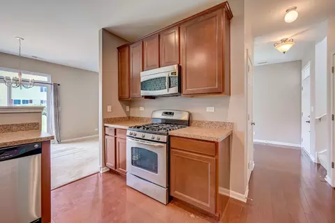 404 Blackstone Ave, Elgin, IL 60124 photo 9