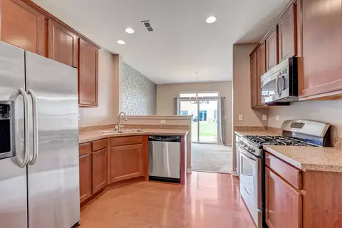 404 Blackstone Ave, Elgin, IL 60124 photo 7