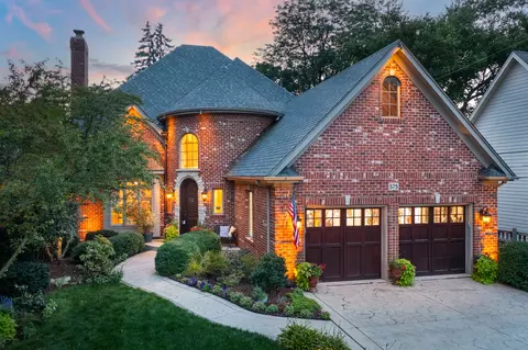 575 S Julian St, Naperville, IL 60540