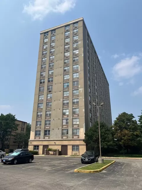 4300 W Ford City Dr #A406, Chicago, IL 60652