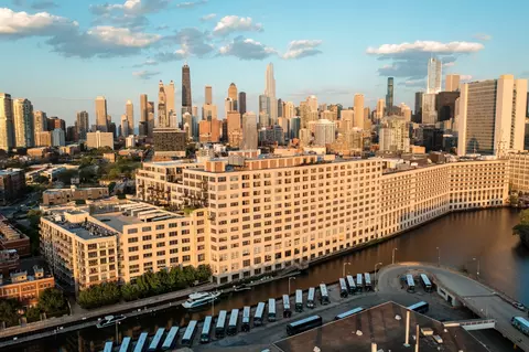 900 N Kingsbury St #712, Chicago, IL 60610