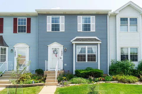 1404 Charleston Ct, Geneva, IL 60134