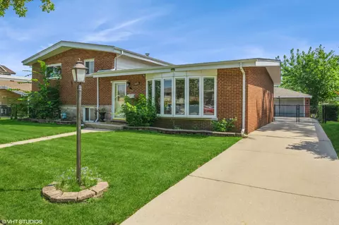 7915 Churchill St, Morton Grove, IL 60053