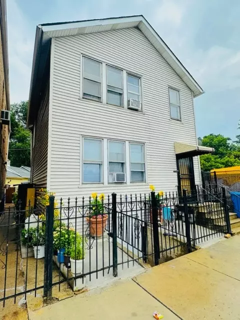 3675 S Archer Ave, Chicago, IL 60609