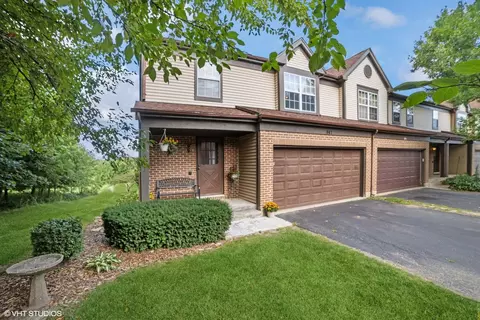 947 Old Oak Cir #947, Algonquin, IL 60102