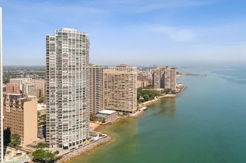 6101 N Sheridan Rd #21C, Chicago, IL 60660