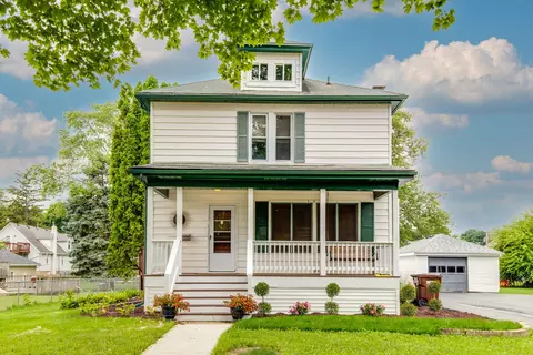 919 Tappan St, Woodstock, IL 60098