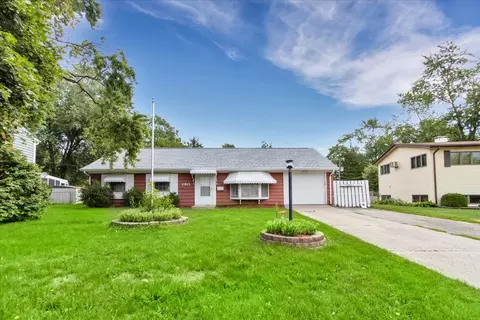 180 Boulder Hill Pass, Montgomery, IL 60538