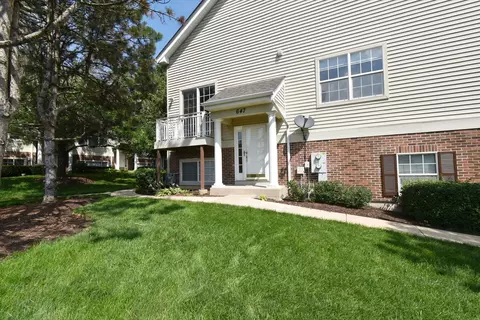 647 Pheasant Trl, Saint Charles, IL 60174