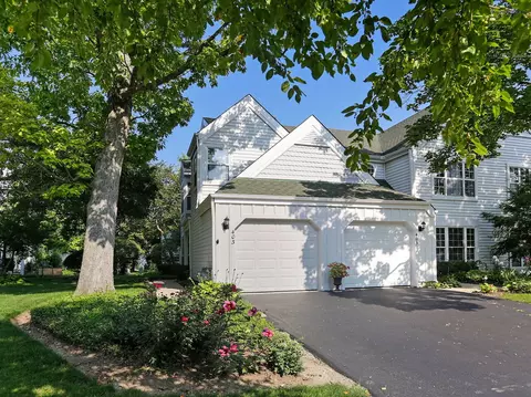 403 Hill St #403, Wauconda, IL 60084