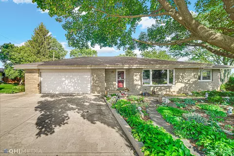 3 N651 Central Ct, Addison, IL 60101