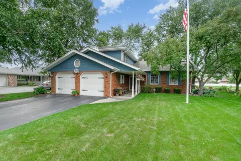 2023 Hearth Cir, Lansing, IL 60438