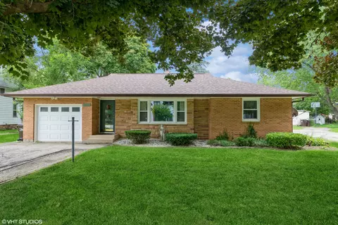 9622 Main St, Hebron, IL 60034
