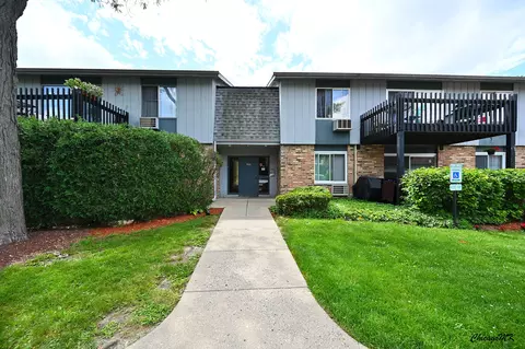 906 E Old Willow Rd #203, Prospect Heights, IL 60070