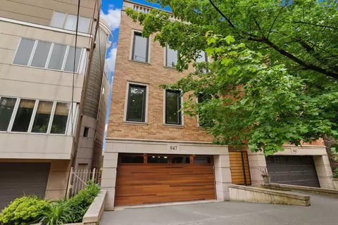 947 N Racine Ave, Chicago, IL 60642