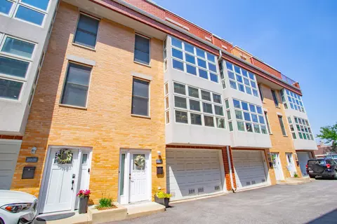 3339 W Irving Park Rd #3W, Chicago, IL 60618