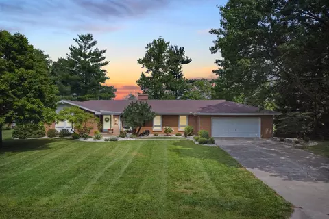 206 W 18th St, Gibson City, IL 60936