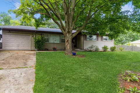 5905 Bunny Ave, Mchenry, IL 60051