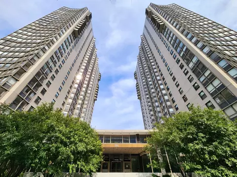 5701 N Sheridan Rd #21D, Chicago, IL 60660