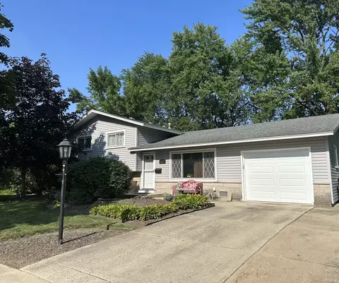 167 Shadywood Ln, Elk Grove Village, IL 60007