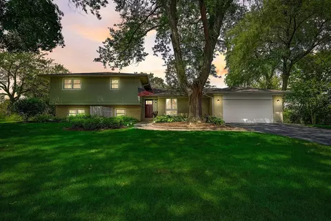140 Hillcrest Ct, Barrington, IL 60010