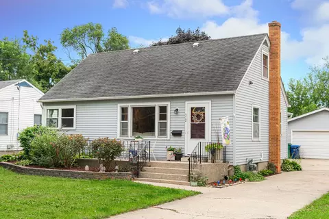 312 E Sunset Pl, Dekalb, IL 60115 photo 2