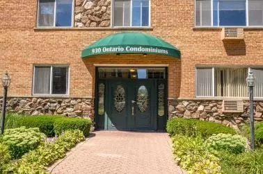 930 Ontario St #4D, Oak Park, IL 60302