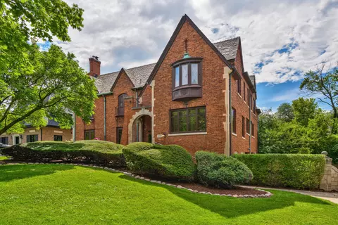 10036 S Winchester Ave, Chicago, IL 60643