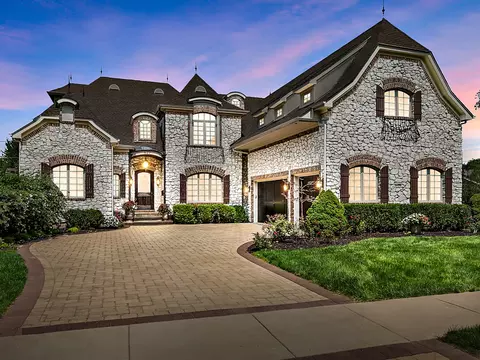427 W Benton Ave, Naperville, IL 60540