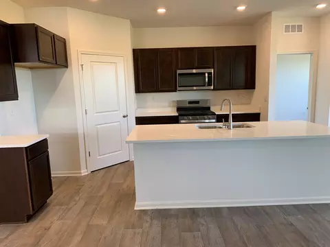 935 Eineke Blvd, Algonquin, IL 60102 photo 4