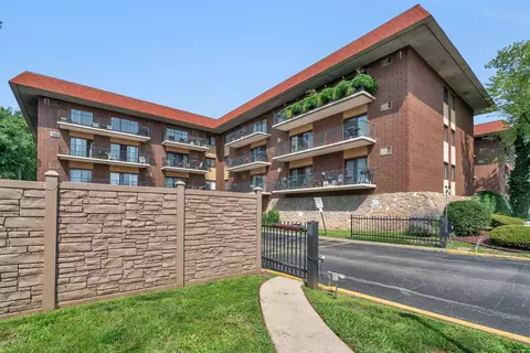9540 Mayfield Ave #111S, Oak Lawn, IL 60453