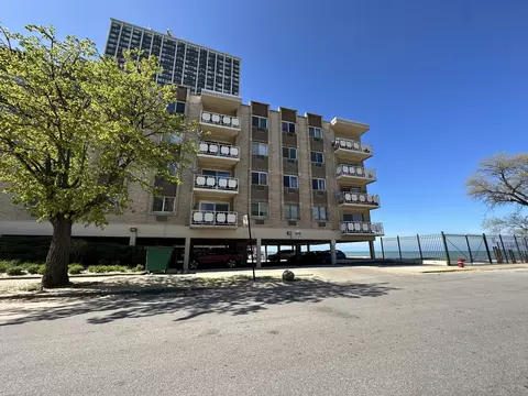 2772 E 75th St #3FN, Chicago, IL 60649