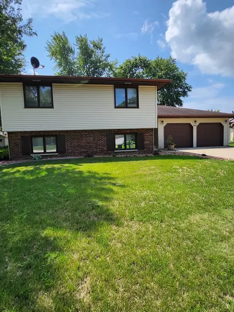 2907 Wellington Way, Bloomington, IL 61704