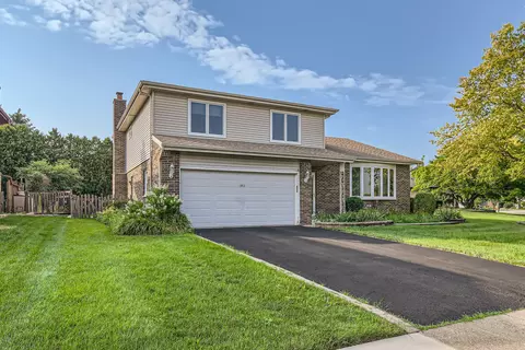 912 Cherry Dr, Schaumburg, IL 60194
