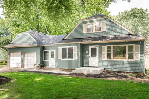 815 W Fabyan Pkwy, Geneva, IL 60134