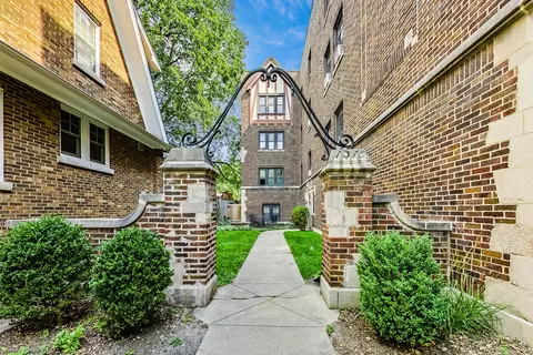 1315 Monroe St #3, Evanston, IL 60202