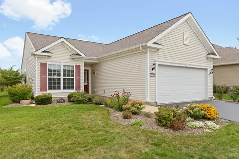 3293 Eastbank Cir, Mundelein, IL 60060