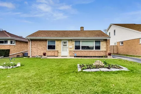 8211 N Washington St, Niles, IL 60714