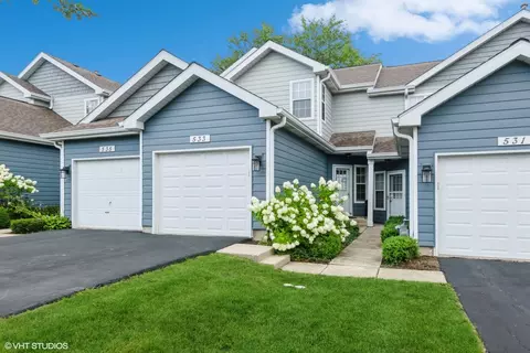 533 Woodhaven Dr, Mundelein, IL 60060