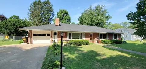 306 S 7th St, Oregon, IL 61061