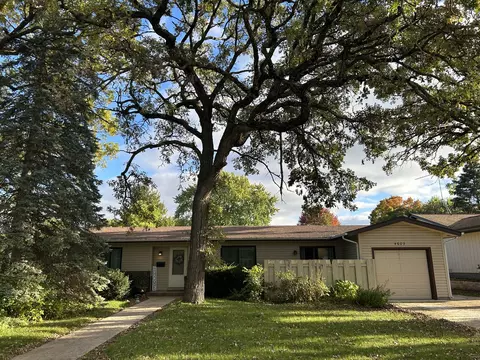 4609 Front Royal Dr, Mchenry, IL 60050