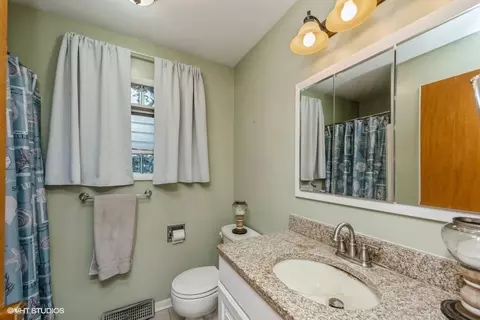 4609 Front Royal Dr, Mchenry, IL 60050 photo 9