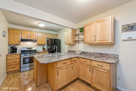 4609 Front Royal Dr, Mchenry, IL 60050 photo 2