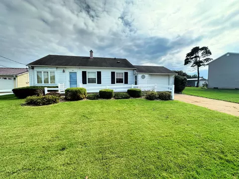 325 Parkway St, Grand Ridge, IL 61325
