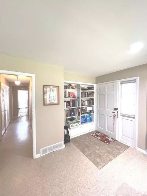 606 Normal Rd, Dekalb, IL 60115 photo 4