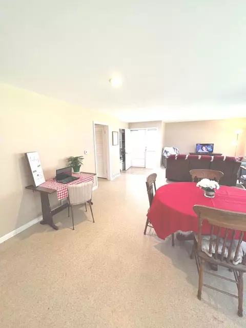 606 Normal Rd, Dekalb, IL 60115 photo 22