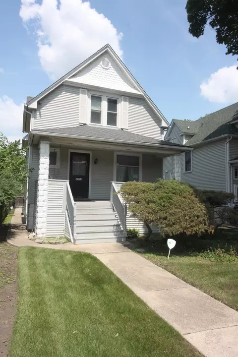 4054 W Waveland Ave, Chicago, IL 60641